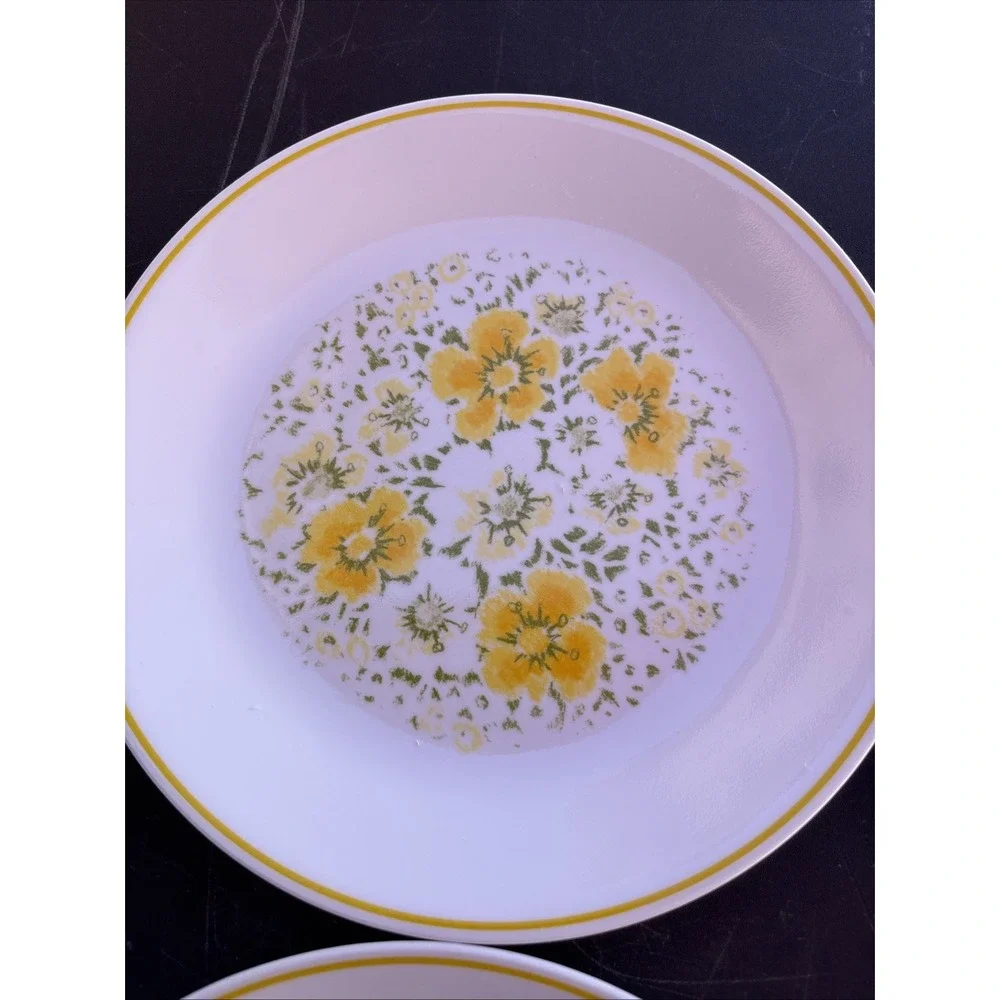 Corelle April Yellow flowers Dinner Plates 10 1/4